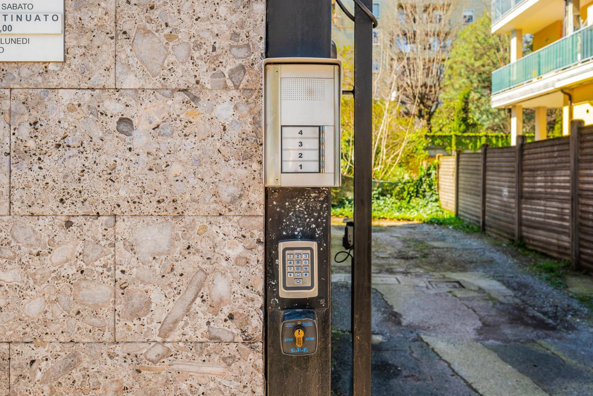 Roma 23, Smartstay Rozzano Exterior photo